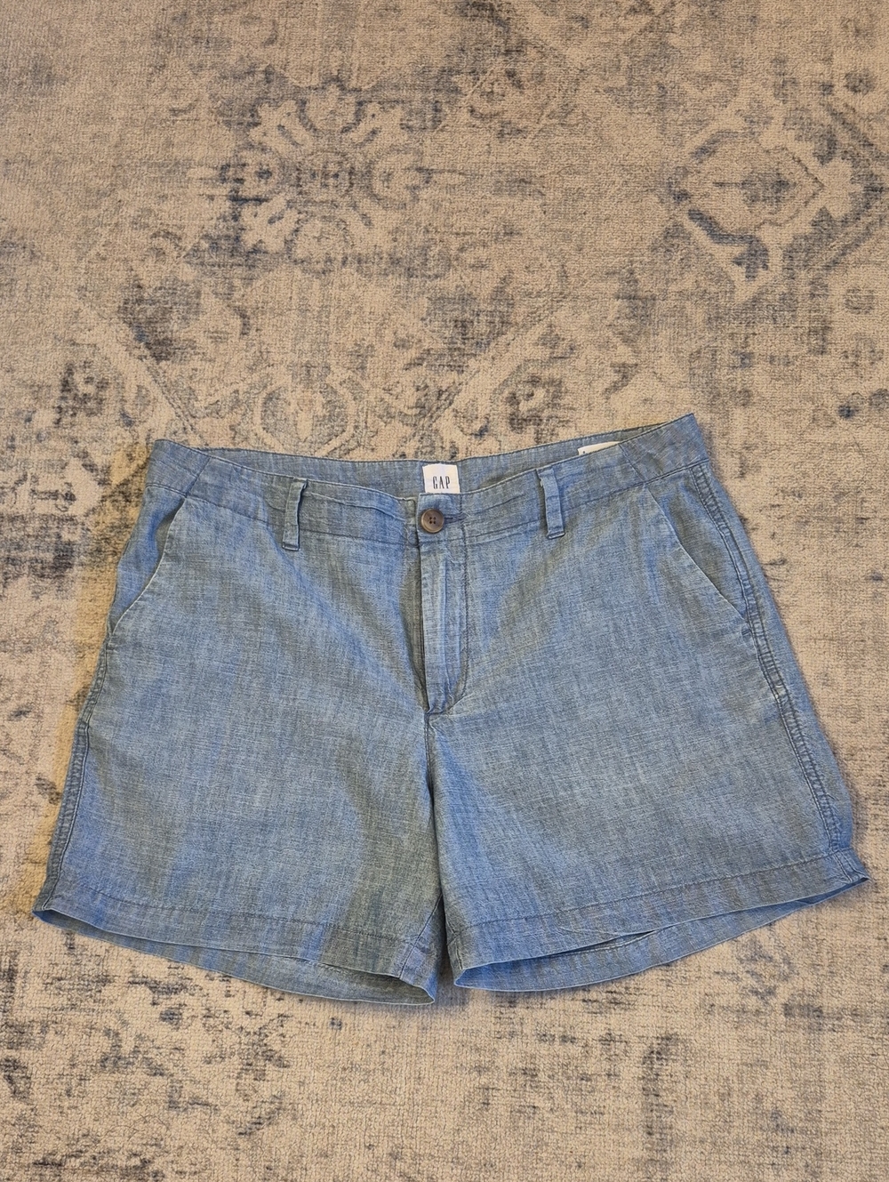 GAP 4.5 Inch Inseam Chambray City Shorts - Size 8